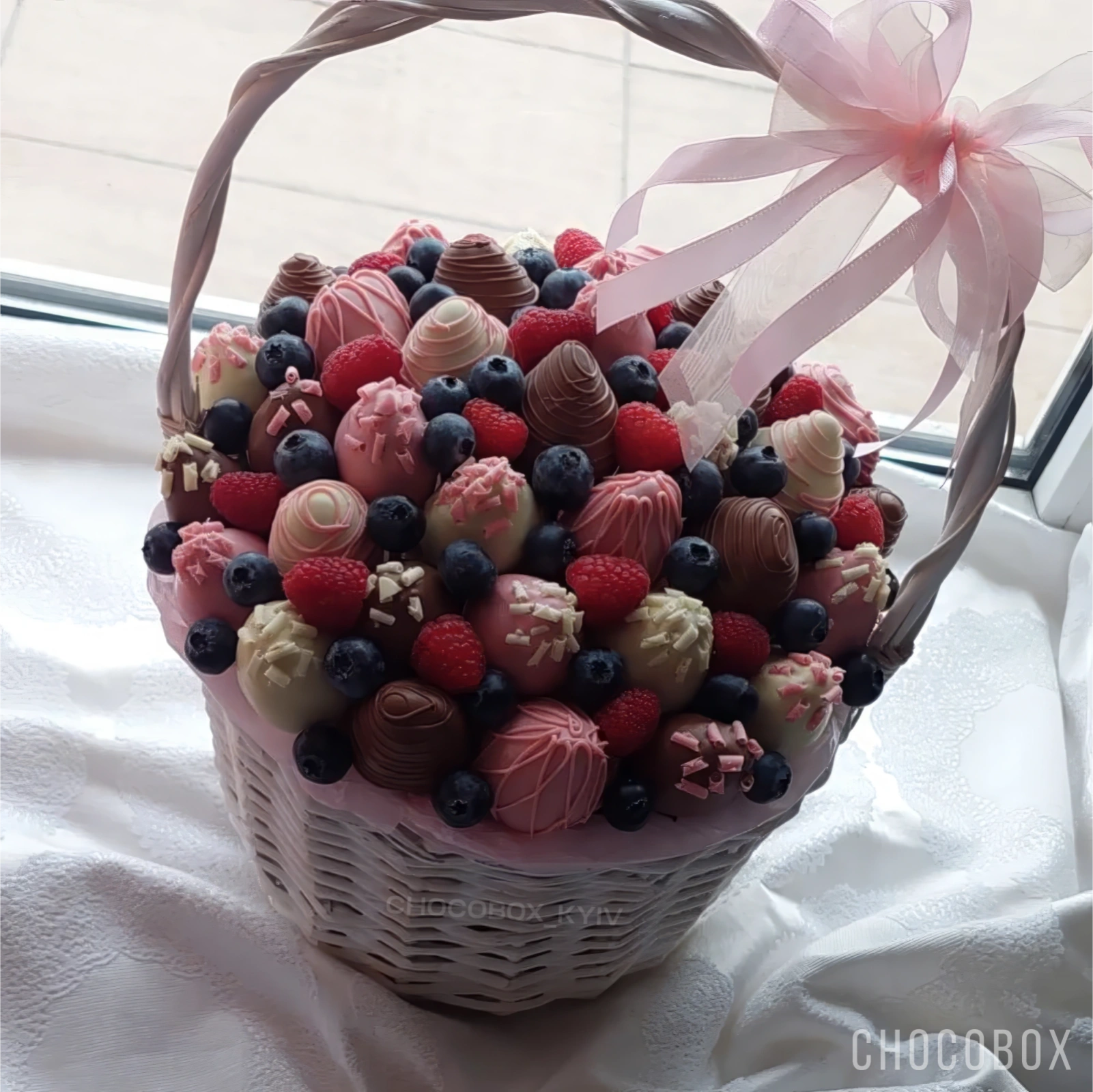Композиция из клубники в шоколаде - CHOCOBOX
