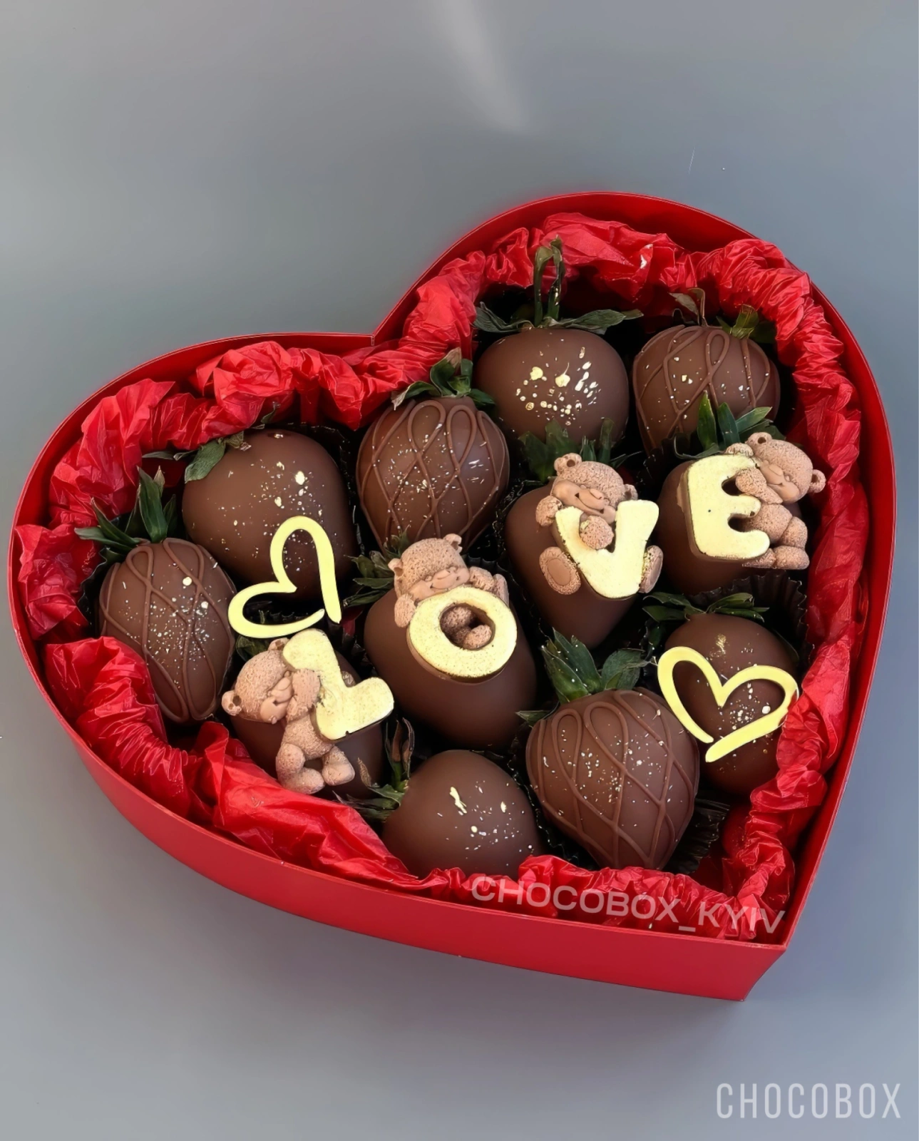 Бокс - сердце с клубникой в шоколаде - CHOCOBOX