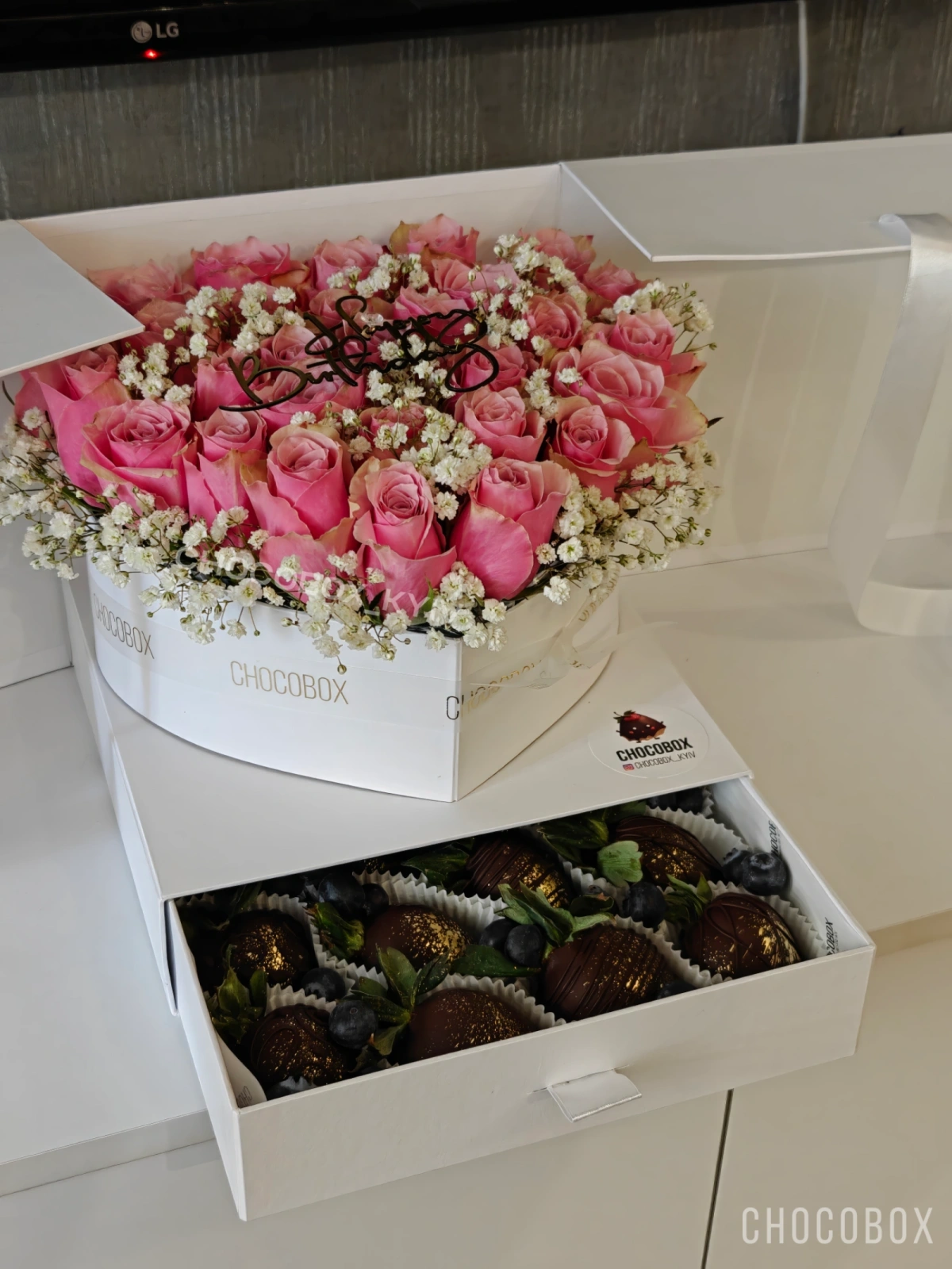 Бокс - сердце с клубникой в шоколаде - CHOCOBOX