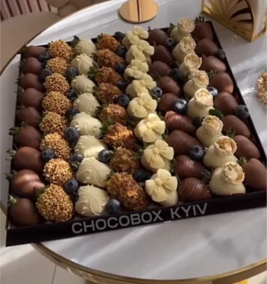 Бокс з полуниці у шоколаді - CHOCOBOX