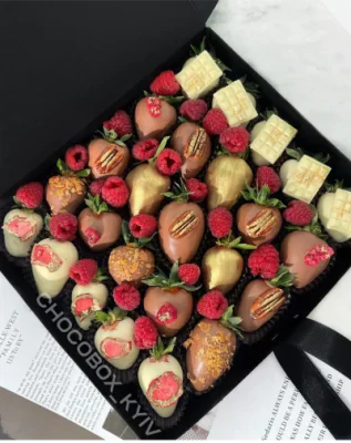 Бокс з полуниці у шоколаді - CHOCOBOX