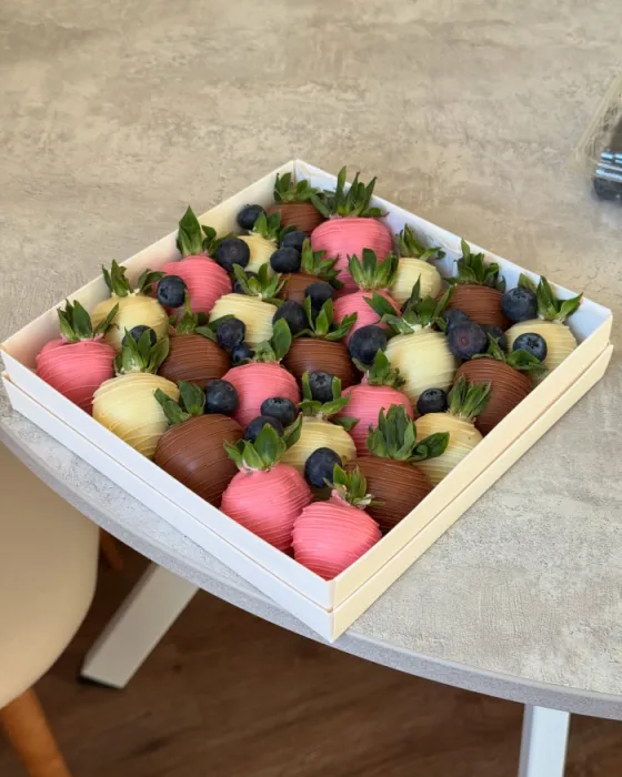 Бокс з полуниці у шоколаді - CHOCOBOX