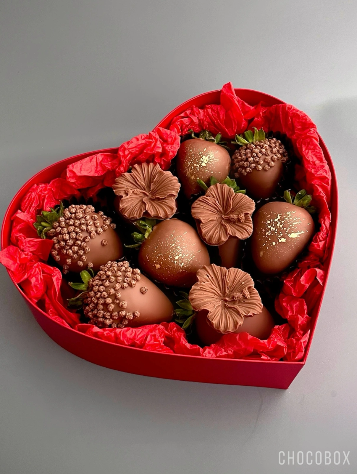 Бокс - сердце с клубникой в шоколаде - CHOCOBOX