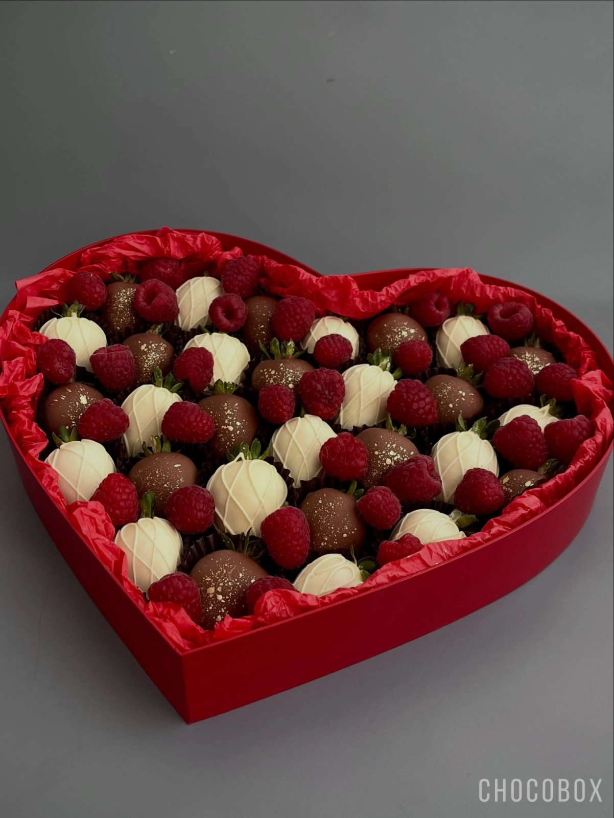Бокс - сердце с клубникой в шоколаде - CHOCOBOX