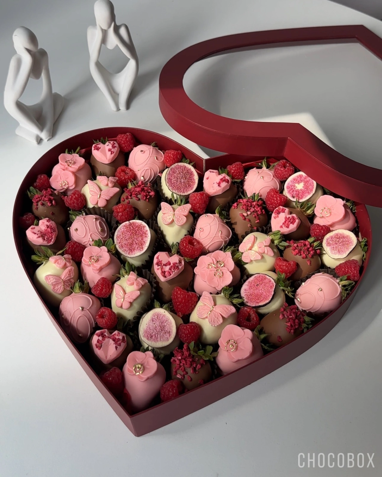 Бокс - сердце с клубникой в шоколаде - CHOCOBOX