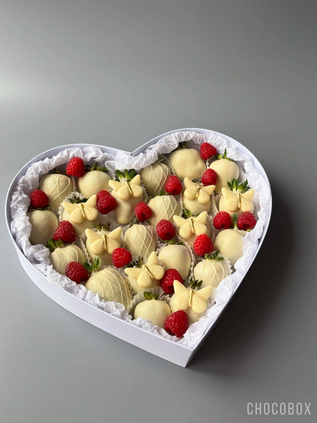 Бокс - сердце с клубникой в шоколаде - CHOCOBOX