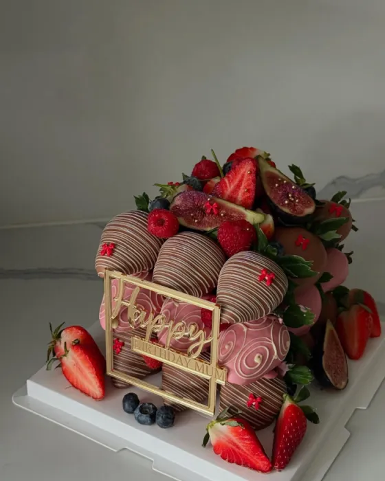 Бенто торт з полуниці в шоколаді - CHOCOBOX