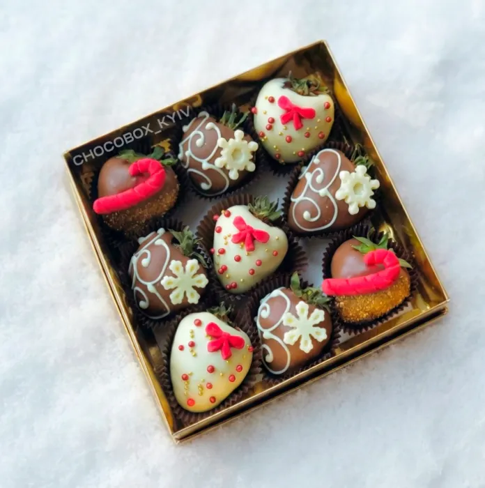 Новорічний бокс з полуницею в шоколаді - CHOCOBOX