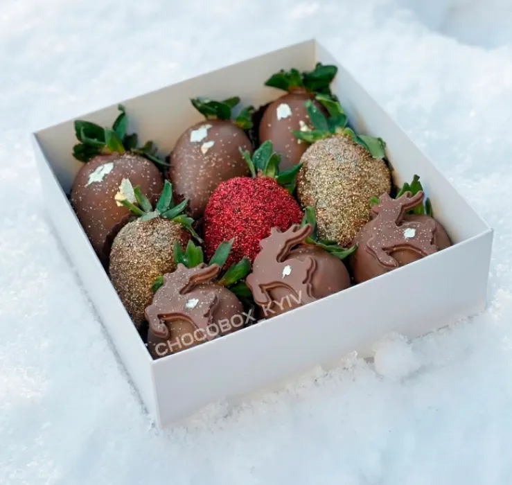 Новорічний бокс з полуницею в шоколаді - CHOCOBOX