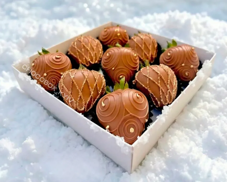 Новорічний бокс з полуницею в шоколаді - CHOCOBOX