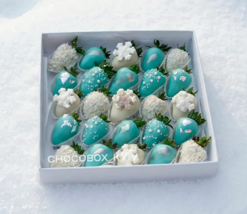 Новорічний бокс з полуницею в шоколаді - CHOCOBOX