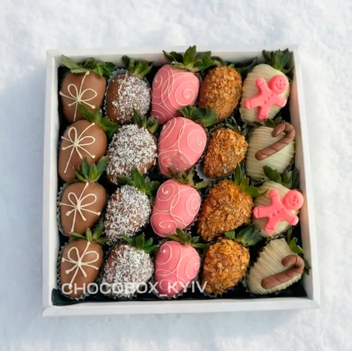 Новорічний бокс з полуницею в шоколаді - CHOCOBOX