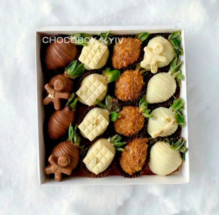 Новорічний бокс з полуницею в шоколаді - CHOCOBOX