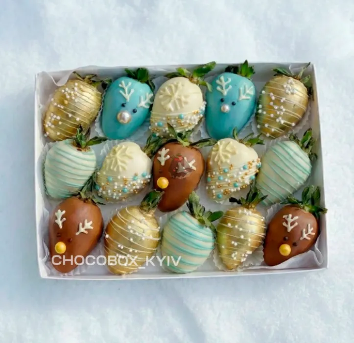 Новорічний бокс з полуницею в шоколаді - CHOCOBOX