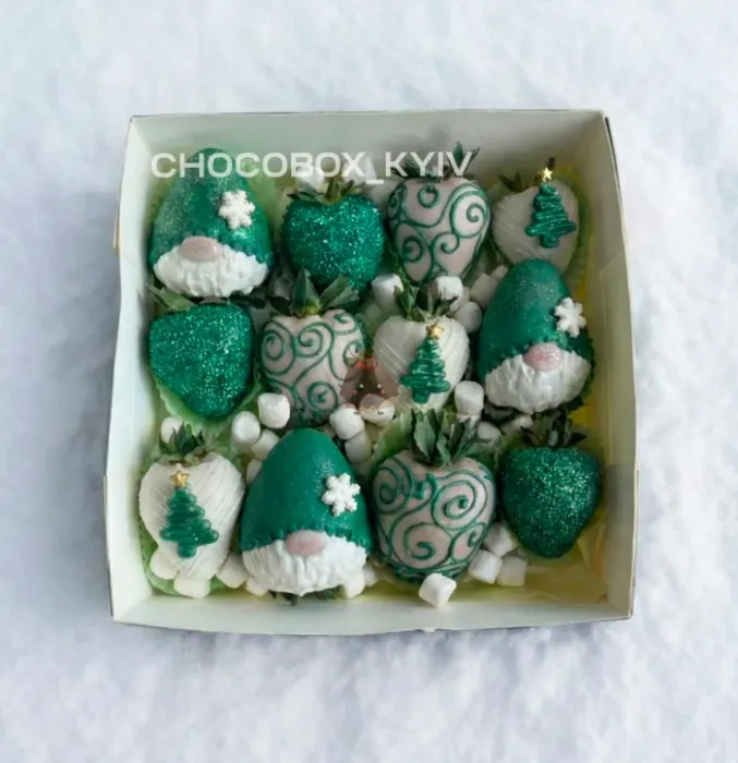 Новорічний бокс з полуницею в шоколаді - CHOCOBOX