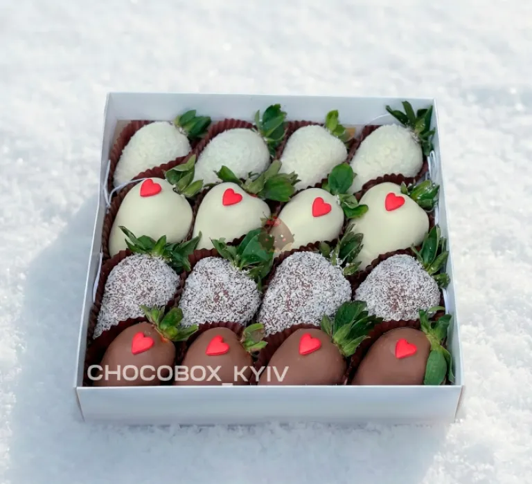Новорічний бокс з полуницею в шоколаді - CHOCOBOX