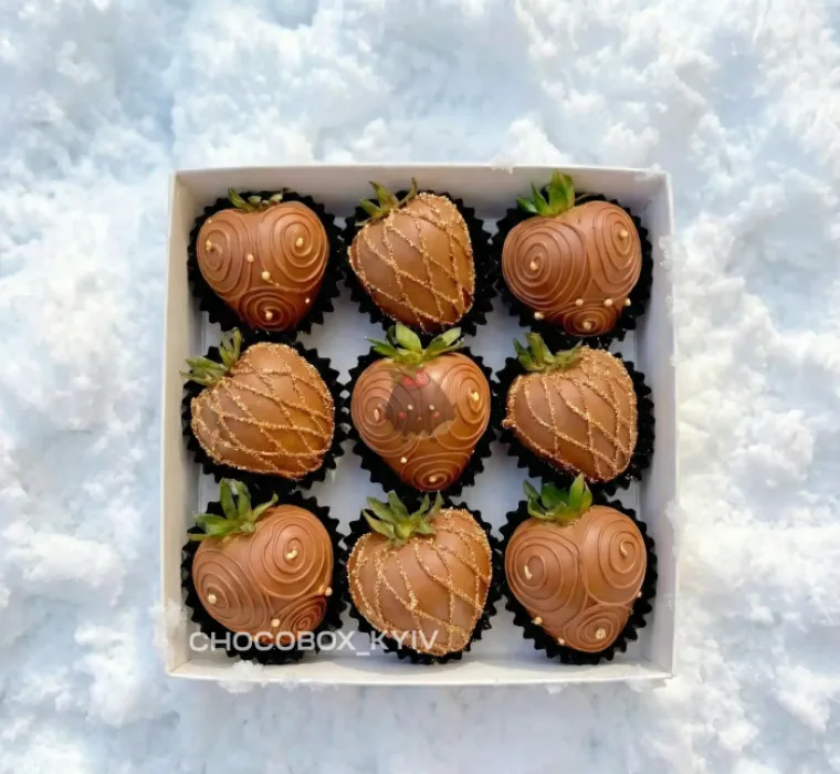 Новорічний бокс з полуницею в шоколаді - CHOCOBOX