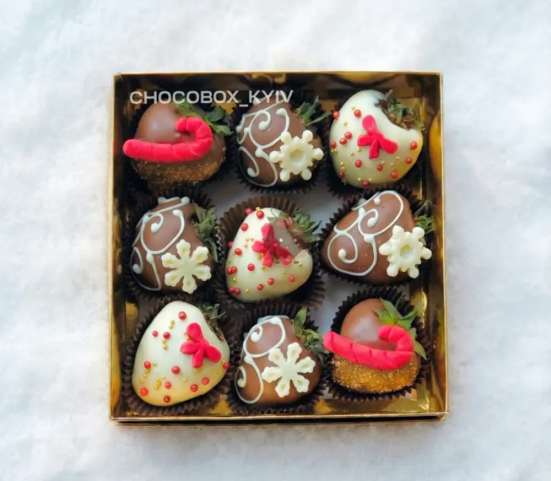 Новорічний бокс з полуницею в шоколаді - CHOCOBOX