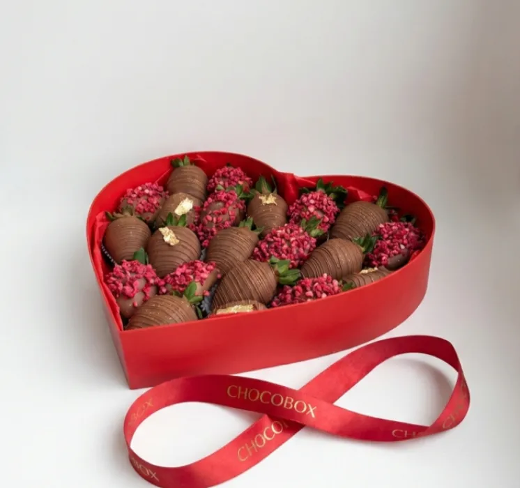 Бокс - серце з полуницею в шоколаді - CHOCOBOX