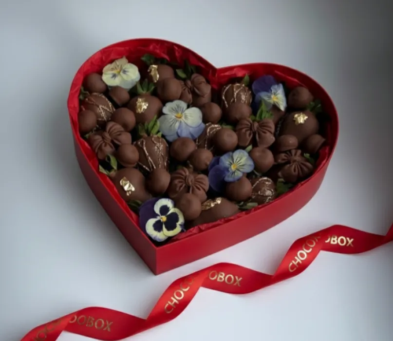 Бокс - серце з полуницею в шоколаді - CHOCOBOX