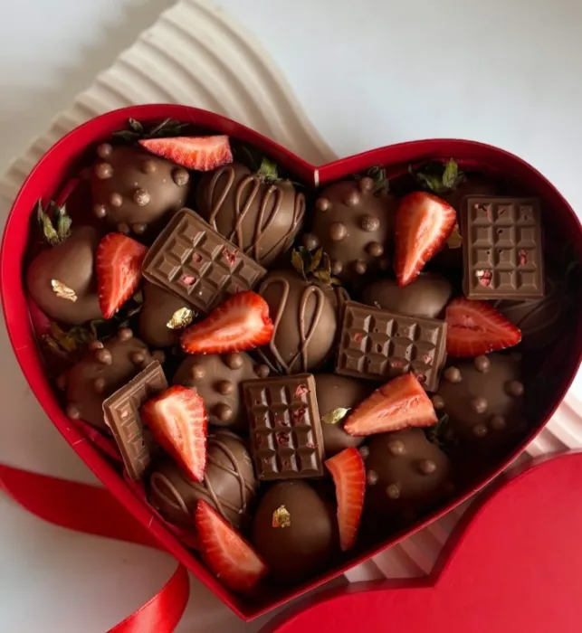 Бокс - серце з полуницею в шоколаді - CHOCOBOX