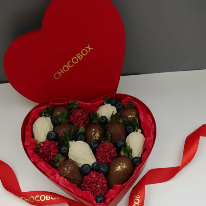 Бокс - серце з полуницею в шоколаді - CHOCOBOX